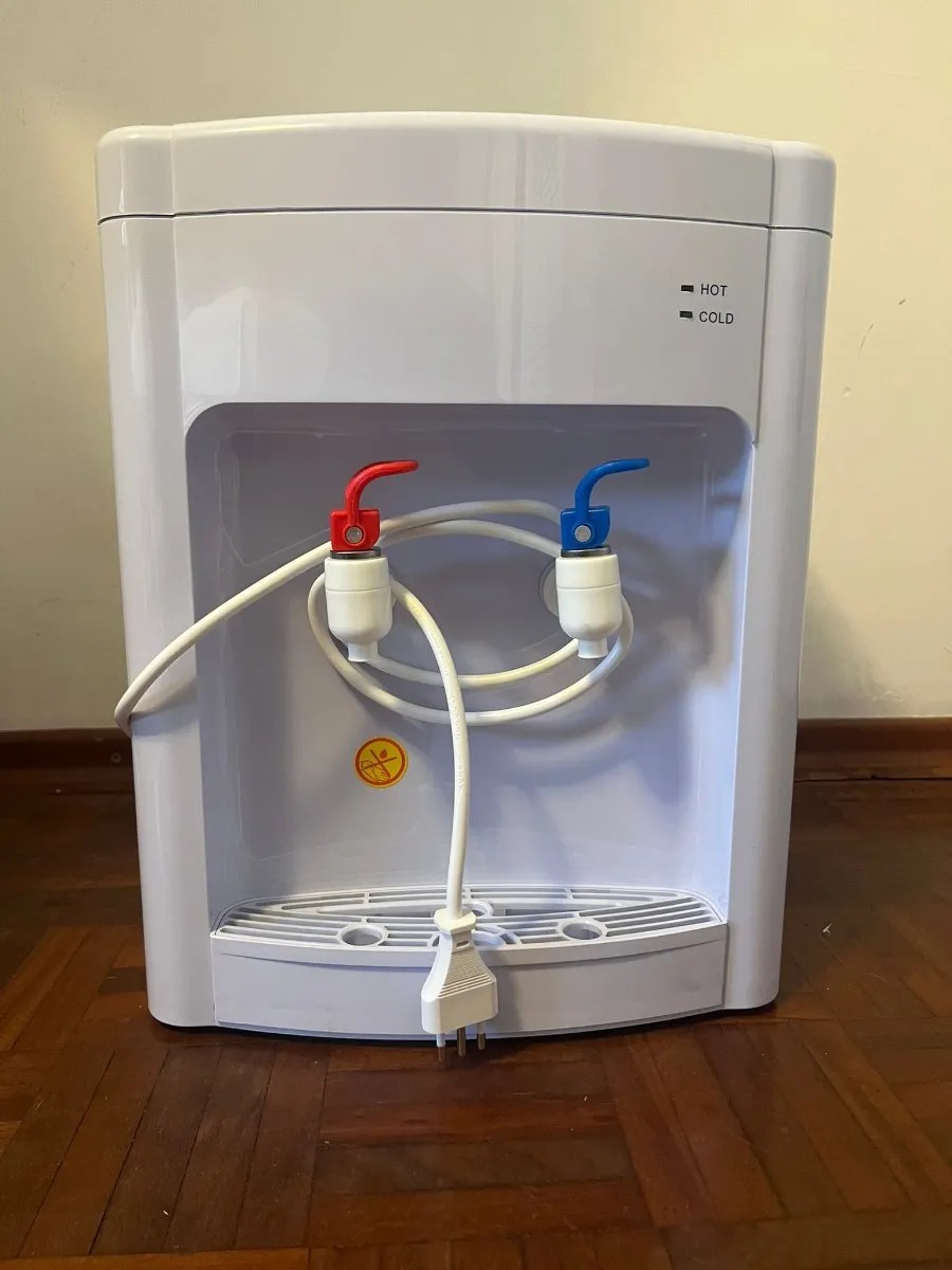 Vista de Dispensador Frío/Caliente de Mesa con Placa